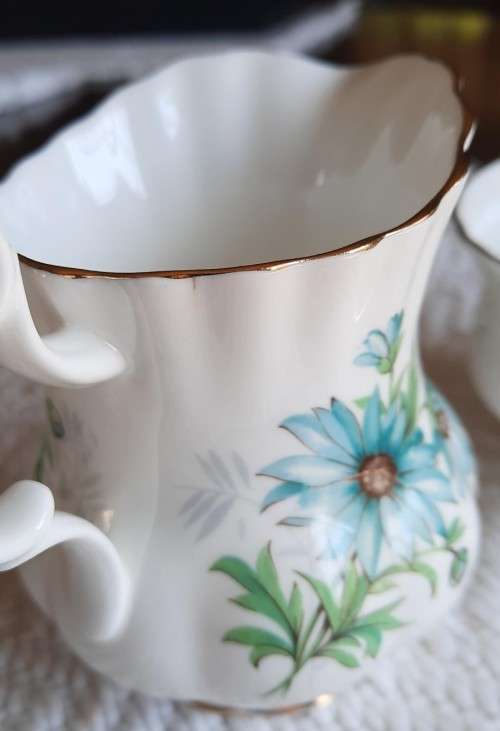 Delightful Royal Albert Marguerite cream and sugar with blue daisies.