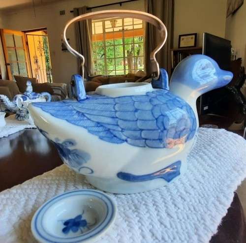 Collectable DUCK teapot with copper handle - lovely piece