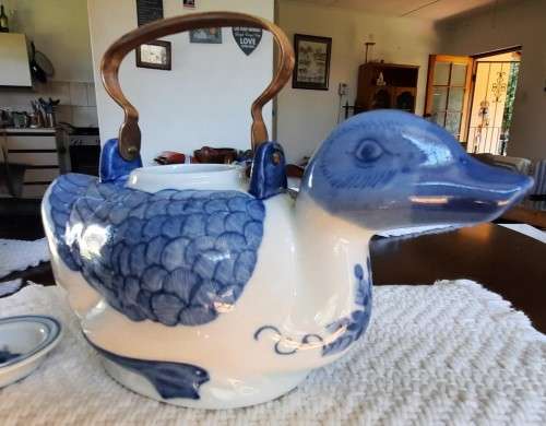 Collectable DUCK teapot with copper handle - lovely piece