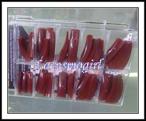 CRAZZZY R1 AUCTION - 100 NAIL TIPS IN A CASE