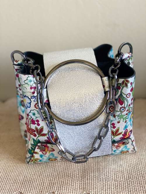 Stunning Trendy Floral Bag With Thick Chain Strap