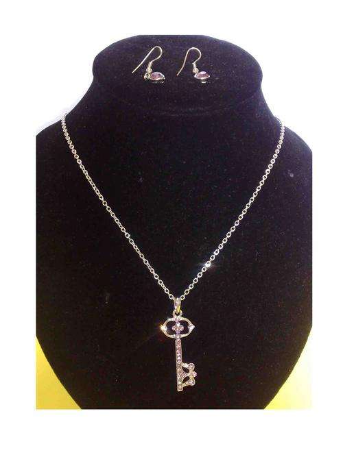 CRAZZZY R1 AUCTION-STUNNING NECKLACE AND EARRING SET!