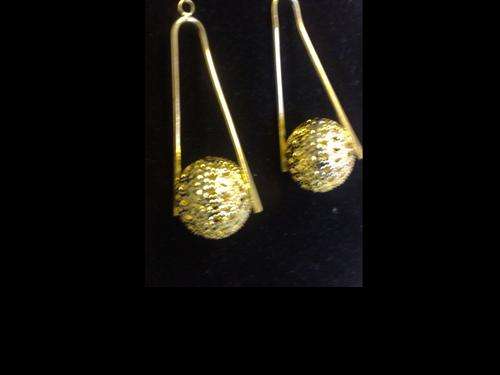 CRAZZZY R1 AUCTION- STUNNING GOLD EARRINGS
