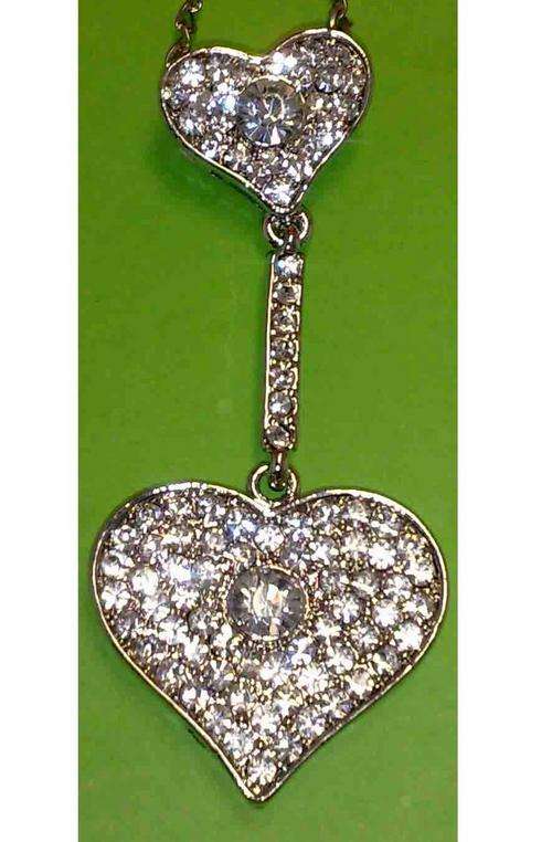 CRAZZY R1 AUCTION - STUNNING  DIAMANTE DOUBLE HEART PENDANT WITH NECKLACE