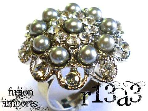 CRAZZZY R1 AUCTION - STUNNING  DIAMANTE RING - ADJUSTABLE SIZE
