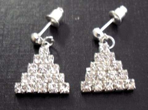 CRAZZZY R1 AUCTION - STUNNING DIAMANTE EARRINGS