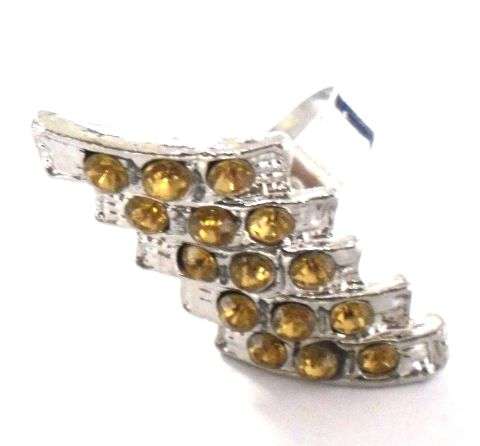 CRAZZZY R1 AUCTION - STUNNING DIAMANTE RING - ADJUSTABLE SIZE
