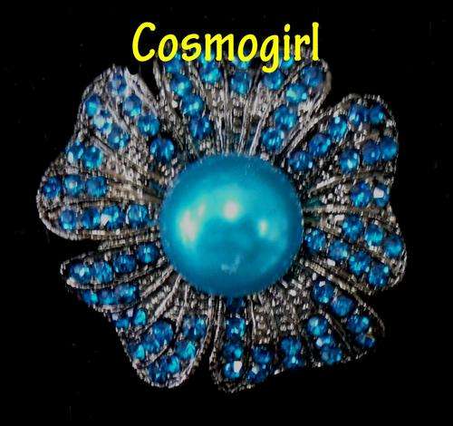 CRAZZZY R1 AUCTION - LARGE 4cm X 4cm DIAMANTE & PEARL RING - ADJUSTABLE SIZE BAND