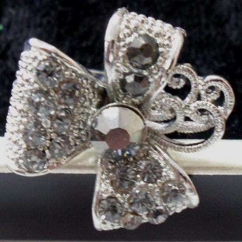 CRAZZZY R1 AUCTION - STUNNING RHINESTONE RING - ADJUSTABLE SIZE