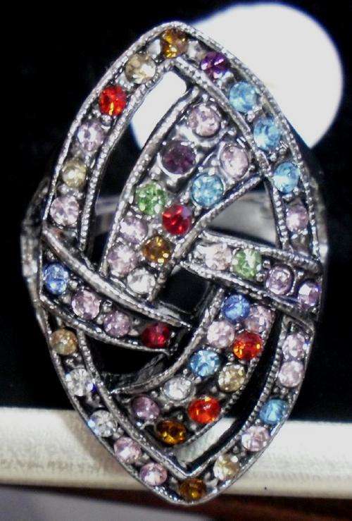 CRAZZZY R1 AUCTION - STUNNING RHINESTONE RING - SIZES 19 AVAILABLE