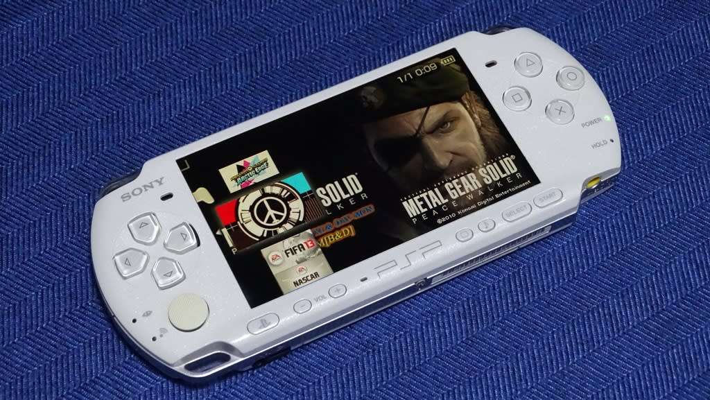 Sony PSP 3000 Pearl White Bundle
