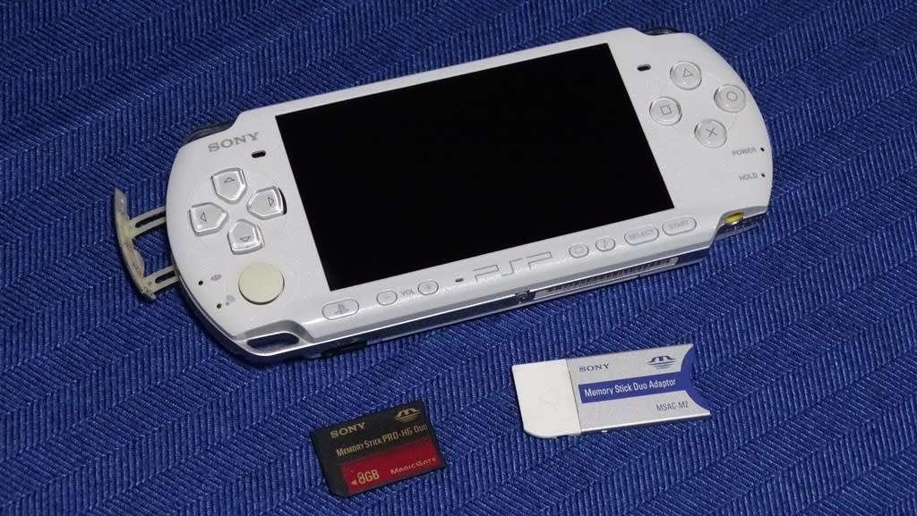 Sony PSP 3000 Pearl White Bundle