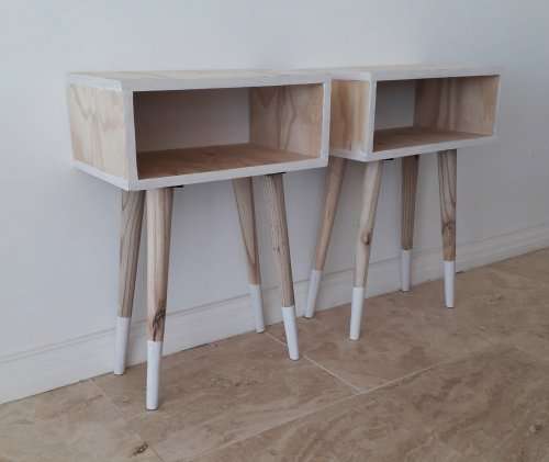 WOODEN WHITE TIPPED RUSTIC RETRO SIDE TABLE!