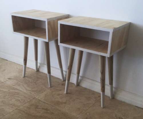 SET OF WOODEN WHITE TIPPED RUSTIC RETRO SIDE TABLE!