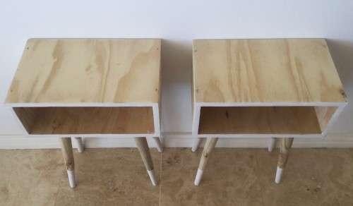 SET OF WOODEN WHITE TIPPED RUSTIC RETRO SIDE TABLE!