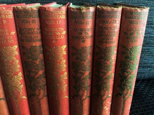 VINTAGE 19 BOOK COLLECTION OF THE WORKS OF SHAKESPEARE!! *COLLECTABLE*