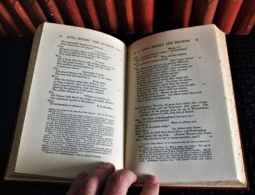 VINTAGE 19 BOOK COLLECTION OF THE WORKS OF SHAKESPEARE!! *COLLECTABLE*