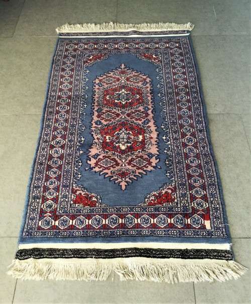 STUNNING MINT PERSIAN CARPET!! *EXQUSITE QUALITY AND CONDITION*