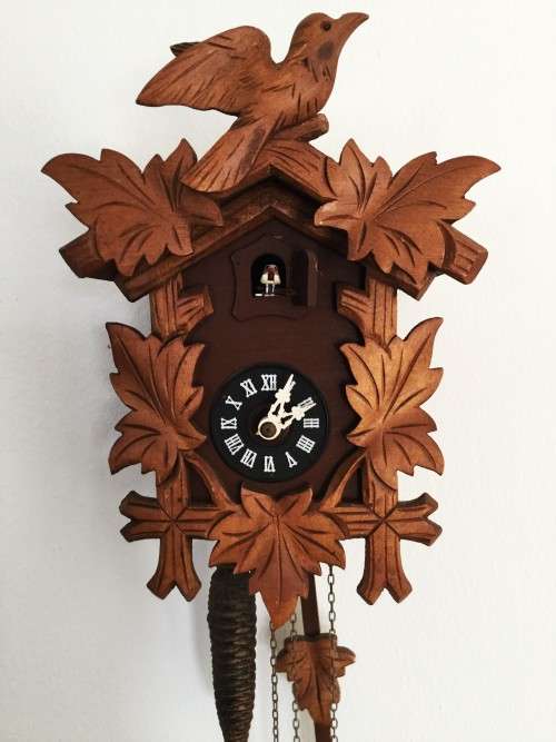 VINTAGE CUCKOO WALL CLOCK!