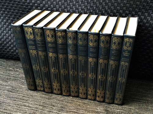 BEAUTIFUL 11 x BOOK COLLECTION OF THE WORKS OF ALISTAIR MACLEAN!