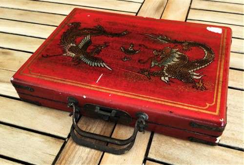 VINTAGE STUNNING CHINESE MAHJONG SET!