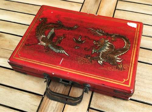 VINTAGE STUNNING CHINESE MAHJONG SET!
