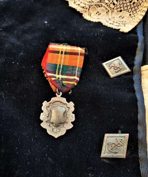 ANTIQUE SCOTTISH CHILD`S KILT, SOLID SILVER MEDAL + ACCESSORIES!