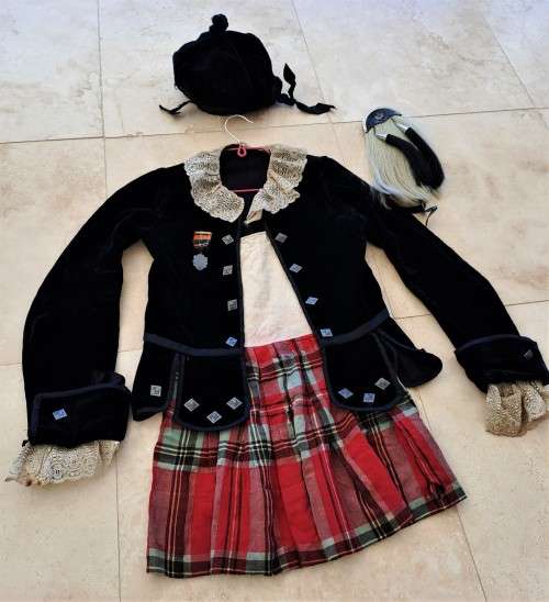 ANTIQUE SCOTTISH CHILD`S KILT, SOLID SILVER MEDAL + ACCESSORIES!