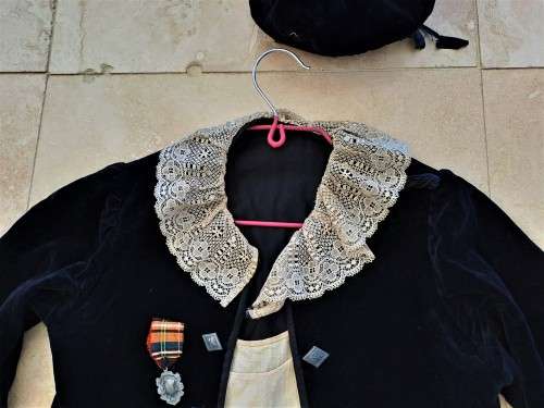 ANTIQUE SCOTTISH CHILD`S KILT, SOLID SILVER MEDAL + ACCESSORIES!