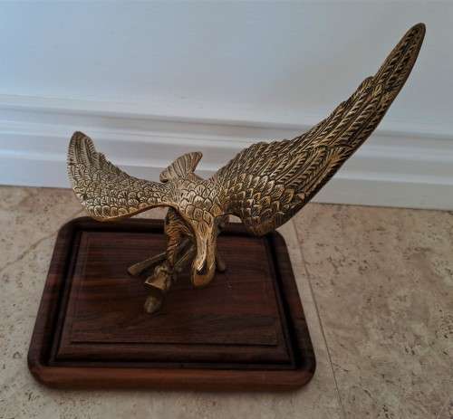 STUNNING MOUNTED SOLID BRASS EAGLE! *LOVELY PIECE*