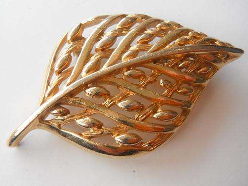 Incredible Vintage Gold Plated Brooch!!