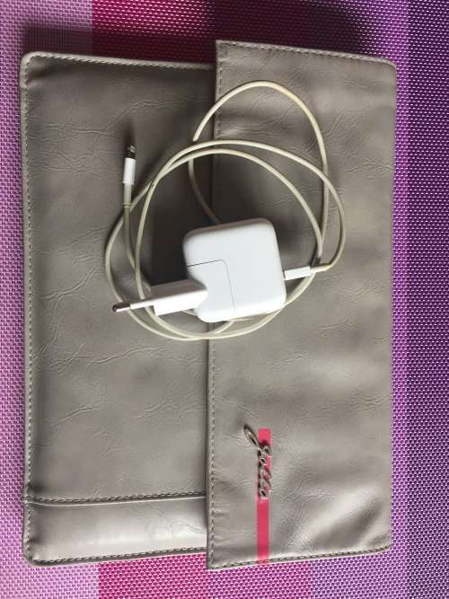 Apple iPad 4th Generation Black WIFI + Cellular 32GB (MD523HC/A)