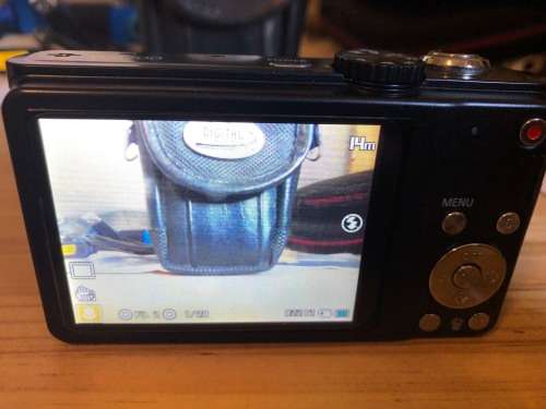 Samsung WB700 14mp 18x zoom digital camera