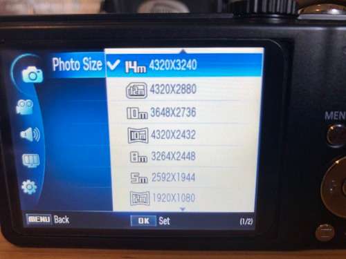 Samsung WB700 14mp 18x zoom digital camera