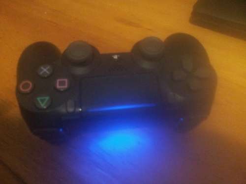 Play Station 4 500GB with 2 dual shock controllers (+- 5 months old)