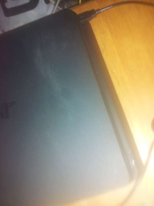 Play Station 4 500GB with 2 dual shock controllers (+- 5 months old)