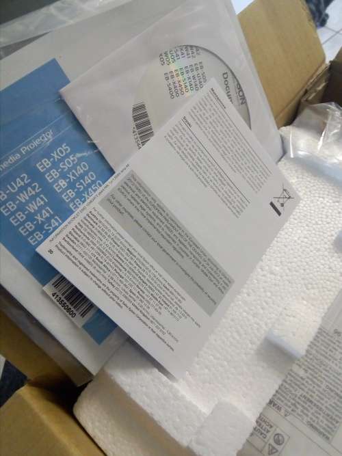 BRAND NEW IN THE BOX UNWANTED GIFT EPSON EB-S400 PROJECTOR-3200 Lumins Built in Speaker.