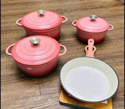 Cast iron cookware set