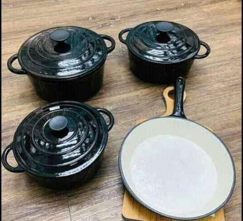 Cast iron cookware set