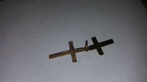 2x 9ct Gold crosses