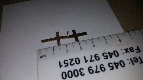 2x 9ct Gold crosses
