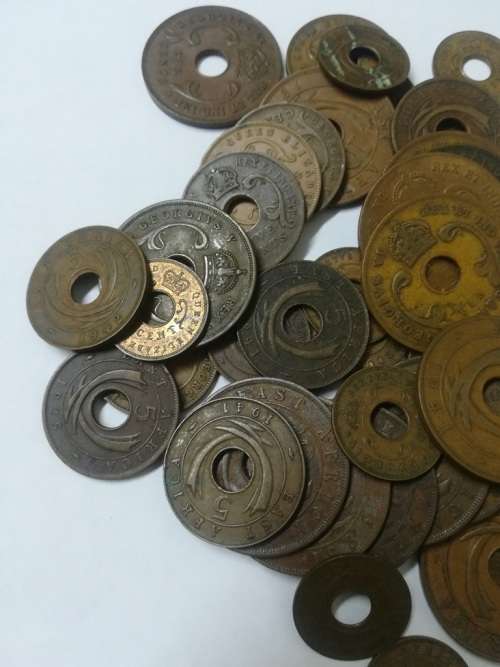 42 x East Africa coins... 1 , 5 , 10 cents... As a lot