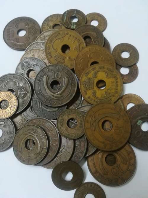 42 x East Africa coins... 1 , 5 , 10 cents... As a lot