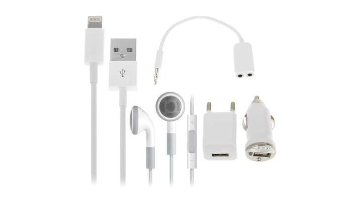 ***IN STOCK** CHOICE OF 5 IN 1 TRAVEL KITS FOR IPHONES AND IPADS