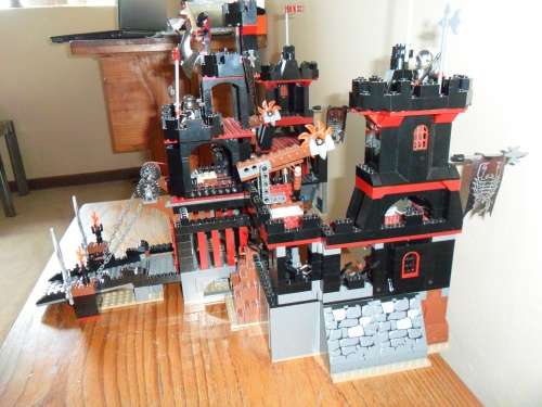 Lego Knight's Kingdom: Vladek's Dark Fortress Set 8877