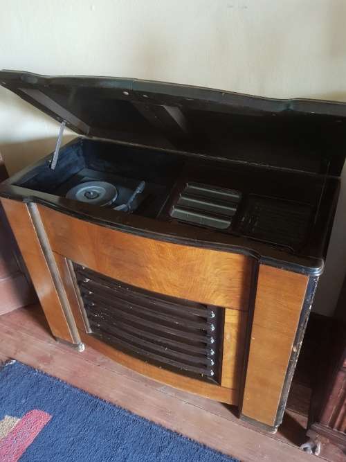 Antique Cross Cut Wall Nut Radio