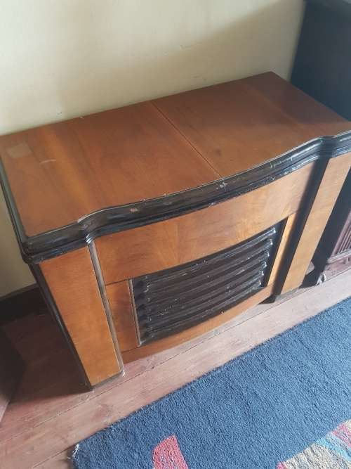 Antique Cross Cut Wall Nut Radio