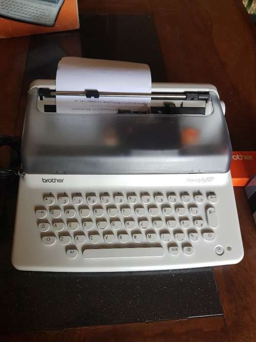 Brother handy typewriter uses batteries or electricity