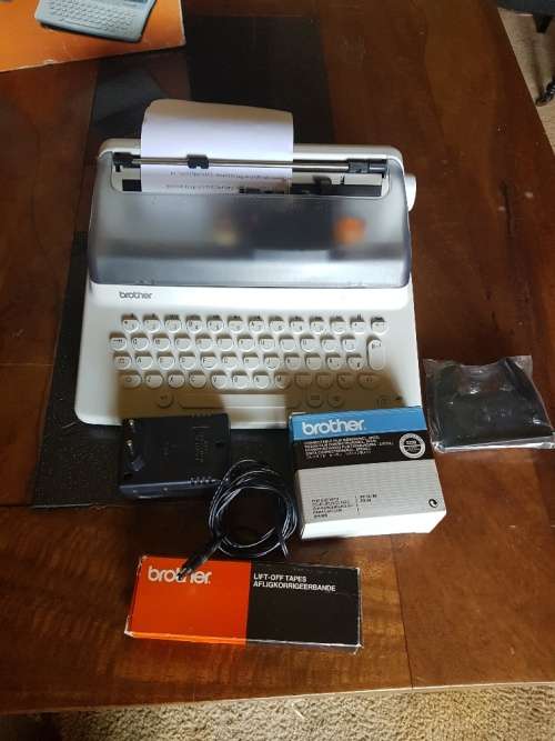 Brother handy typewriter uses batteries or electricity