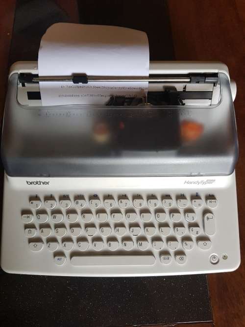 Brother handy typewriter uses batteries or electricity